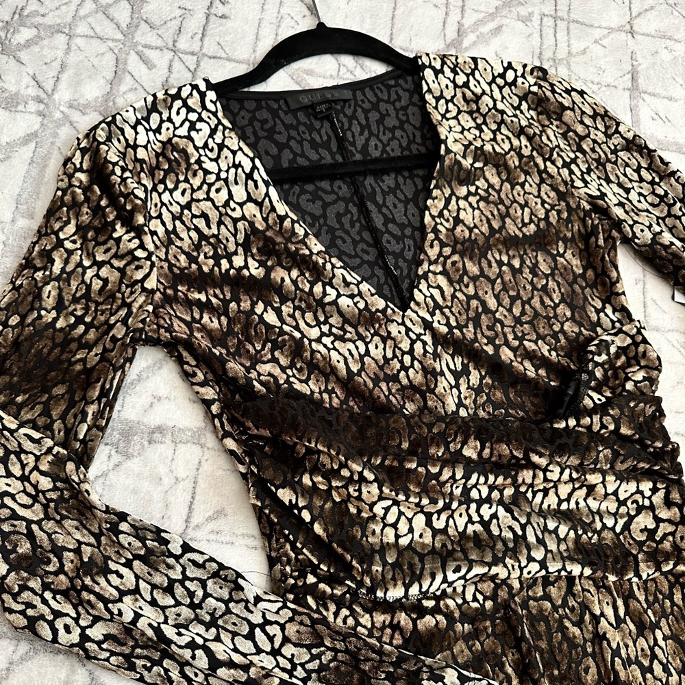 GUESS Belinda Velvet Leopard Bodysuit NWT Brown Flocked Animal Print Wrap V-Neck - Picture 5 of 7